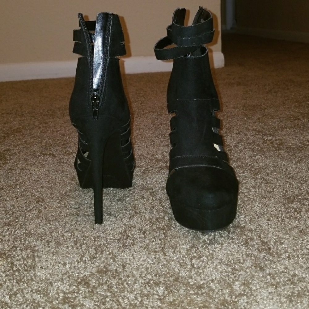 Heels - Picture 3 of 4